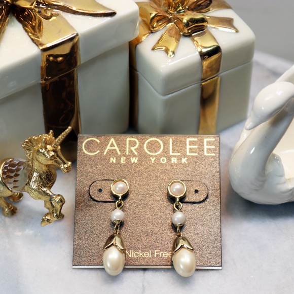 ๐ Elegant Carolee Pearl Drop Gold Tone Earrings NWT ๐ซ - Picture 3 of 10